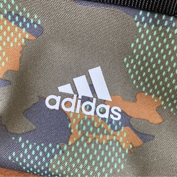 NWT Adidas Camouflage Bumbag Belt Bag - Picture 2 of 6